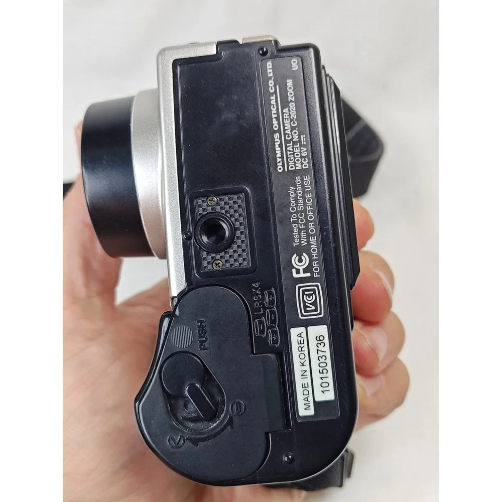Olympus Camedia C-2020 Z Digital Camera 2.1MP Vintage Y2K Digicam & Bag & Memory